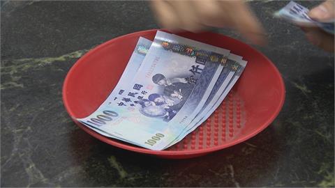 政院拍板特別條例　只要立院通過　萬元現金一個月內發放