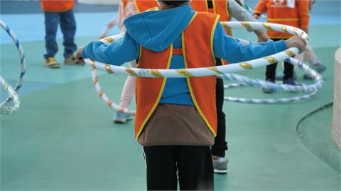 太惡劣！竹縣幼兒園爆「人體壽司捲」　童哭鬧不睡遭狠師處罰