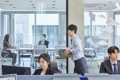 日本人平均每日「久坐7小時」　心臟病、中風等疾病風險增