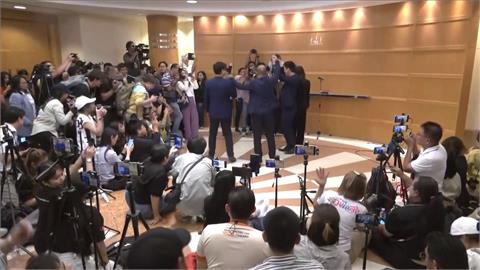 泰國前進黨遭解散改組「人民黨」　新黨魁納塔彭喊話：贏2027大選