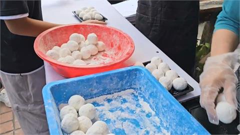 台南老字號點心店開賣元宵　「限量限購」湧排隊人潮