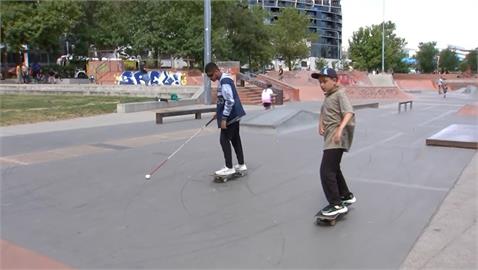 澳洲視障兄弟檔不畏眼疾 全心投入學習滑板