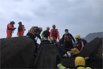瑞芳漁船觸礁翻覆  9人救起1人失蹤
