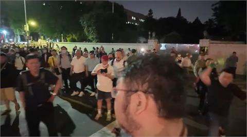 快新聞／直播遭藍營支持者偷打、潑飲料　四叉貓：一起下架不適任立委