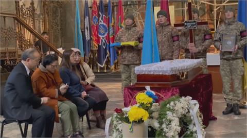 台籍戰士曾聖光葬禮　烏國軍方授與勳章　為自由民主而戰　家屬將迎其骨灰返鄉