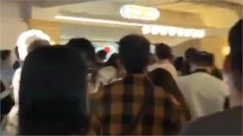 670元買影城F1轉播進場沒畫面 民眾呆坐影廳"手機觀賽"