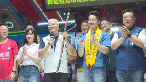 蔣萬安被拱凍蒜「口號才喊一半」！宮廟董事長突打斷「噴這1句」全場安靜、蔣萬安愣住