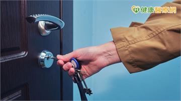 老是反覆檢查、洗手？小心是強迫症！　醫：復原需要這些幫助