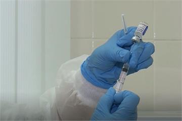 快新聞／AZ疫苗獲緊急授權 食藥署證實抵台「最快7天可接種」
