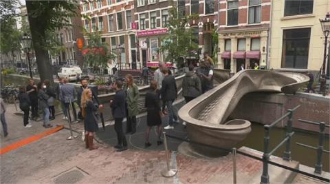 世界首座3D鋼鐵橋 阿姆斯特丹落成使用