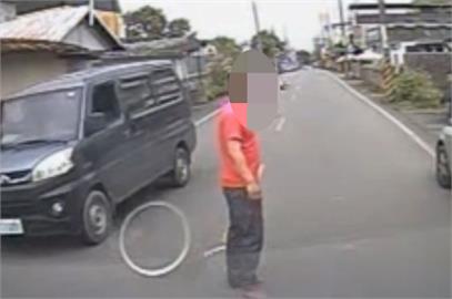 花蓮救護車載患者遭醉男攔阻　離譜行為引網友砲轟