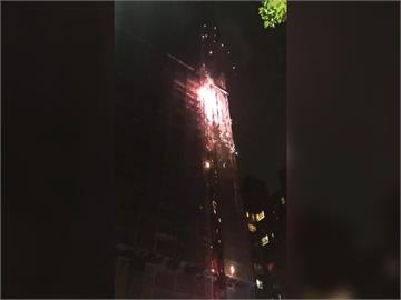 快新聞／驚！高雄鼓山某大樓突竄「不明火光」   大批消防員急到場