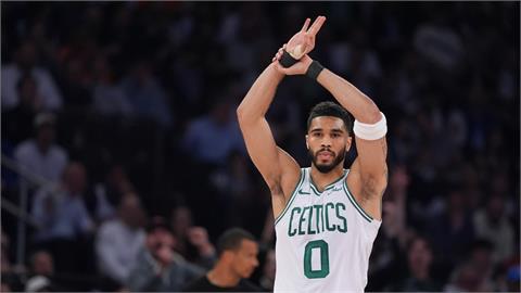 NBA季後賽(影)／ 塔圖姆爆砍42分決勝節傷退！尼克121比113力守主場聽牌