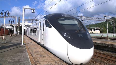 車廂灰塵當畫布！　列車驚見員工塗鴉「史努比+肥嘟嘟左衛門」