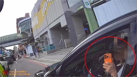 快新聞／手抖不能開車？上網公審警員大翻車　結果出爐...毒品陽性