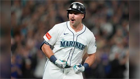 MLB(影)／說好一起轟？水手重砲捕手勞雷也雙響砲！達陣單季60轟大關