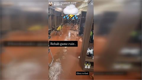 嘉義暴雨水淹進球員休息室　洋將「魔鷹」看傻眼