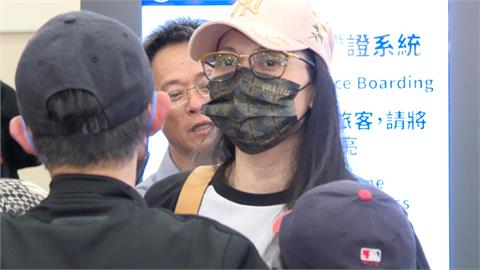 堅稱「我沒錯」「委曲求全」　亞亞晚間搭機離台