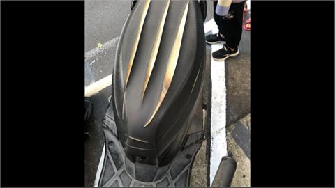 北市金鋼狼出沒！？　機車停機車格　座墊被割７刀！