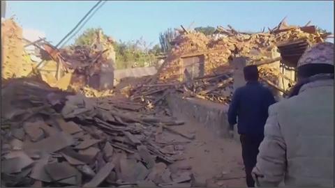 尼泊爾強震房屋倒一片　至少造成128人死亡