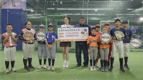 安心亞暖心報喜！化身愛心大使親切請教 坦言被「棒球夢」感動