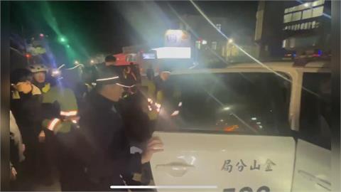 新北「隨機攔車砍人」5警圍捕受傷　嫌開皮卡衝撞巡邏車