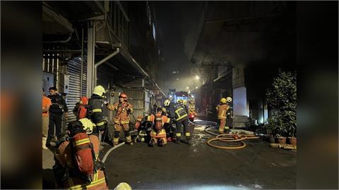 快新聞／中和蔥油餅工廠竄火！18歲女4樓獲救　33車77警消灌救