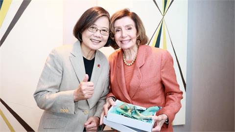 蔡英文訪美見好友「不忘曬照報平安」！網突變亞洲家長「狂問1事」：有沒有叫