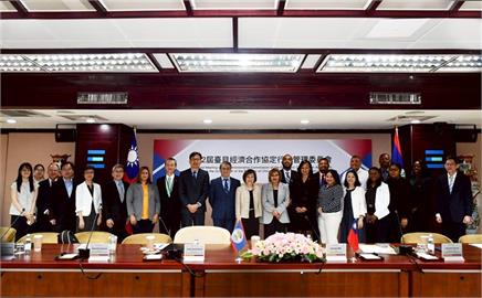 宏都拉斯擁抱中國慘 反加深台灣和貝里斯經貿交流 開放白蝦零關稅