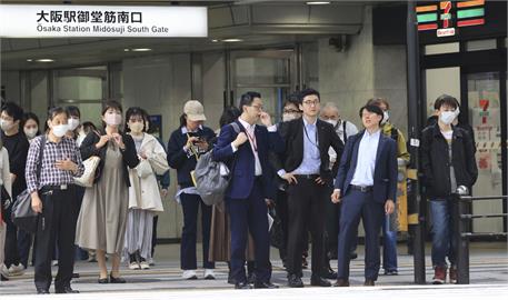 解封新商機！脫口罩表情僵硬　日本美妝業者開設「笑容講座」