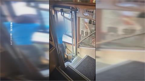 後方騎士狂按喇叭！客運駕駛氣炸下車理論 乘客全看傻