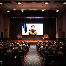 快新聞／澤倫斯基的存在讓烏克蘭人團結！　矢板明夫讚：當「戰爭片演員」非常成功