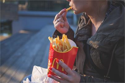 快新聞／麥當勞爆抵制潮！　網友籲「不吃不會死」正視打工少女性侵案