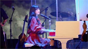 林逸欣猛搬「3樂器」生日開唱! 老公化身現場總監「忙奔全場」超甜蜜