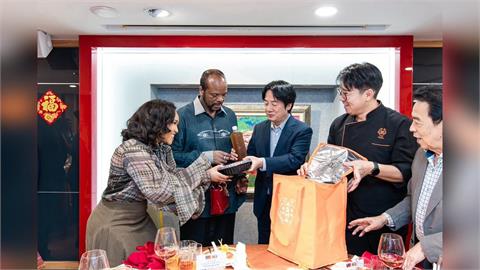 幕後／漏網鏡頭！史王訪台竟被「這杯飲料」收服　賴總統暖舉曝光