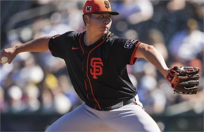MLB／春訓防禦率為「0」！鄧愷威出戰巨人熱身賽中繼2.2局無失分