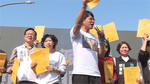 史書華要黃國昌簽罷免連署書　雙方爆發激烈口角"摔一跤"