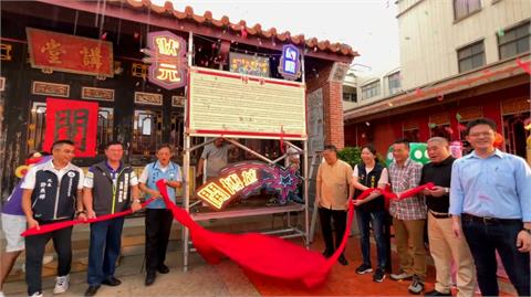 金門中秋「博狀元餅」雨中開博　狀元抱回大獎20公升罈裝酒