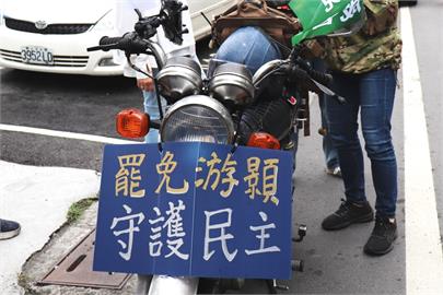 快新聞／罷免游顥二階連署書送交選委會！　罷團曝收件達「這數量」：高達61箱