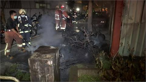 轟！板橋路邊機車燒整排　疏散住戶4人獲救