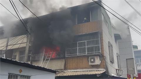 台南民宅電線走火　屋主一度受困　９隻愛貓生死未卜