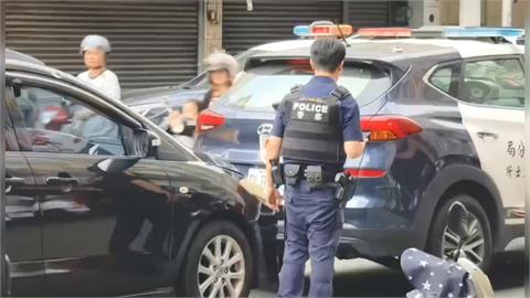 值勤警處理車禍遭後方衝撞！　駕駛光腳下車酒測值超標
