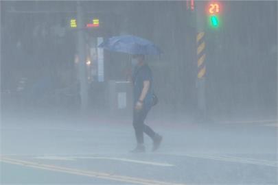 颱風艾維尼最快今成形　下週二防鋒面挾豪大雨