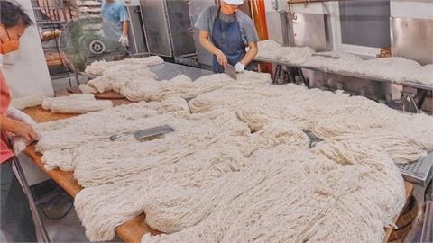 台灣美食米粉的一生！百年老店堅持古法製作　網驚嘆：原來這麼費工