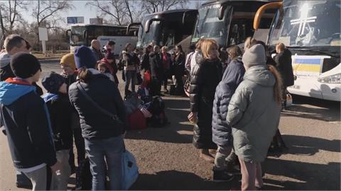 近260萬人逃離烏克蘭　家庭被迫拆散痛哭