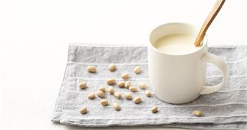 想補鈣防骨鬆可以喝豆奶嗎？　營養師揭「3種奶」分類大不同