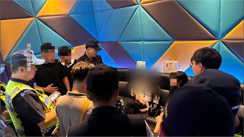 太離譜！彰化警至KTV執行青春專案　赫見家長帶七月嬰歡唱