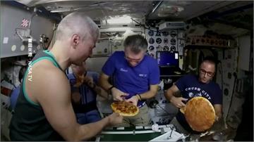 無重力狀態下吃披薩！NASA補給船攜3.7噸物資 烤箱也上太空