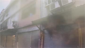 龜山6旬男情緒失控陽台狂丟物品 警方、里長堅守4小時強制送醫