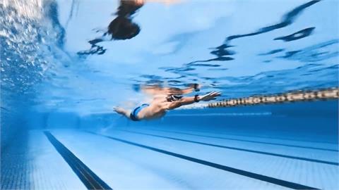 自由式高手在水中都這樣輕鬆游　「5技巧學會」1萬公尺也不會累